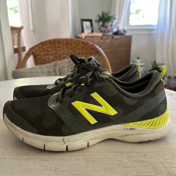 New Balance 711 Women’s army green fluorescent yellow polka dot size 9W - Picture 6 of 9